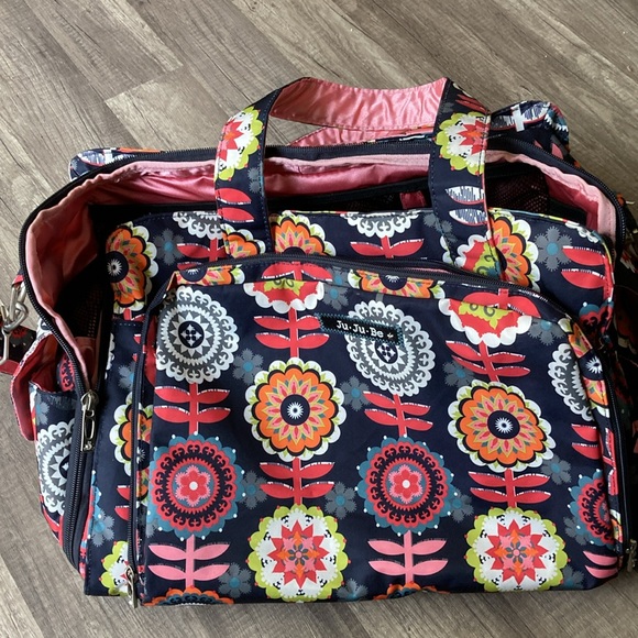 Ju-Ju-Be Dancing Dahlias Large Overnight Diaper Bag - Picture 15 of 16